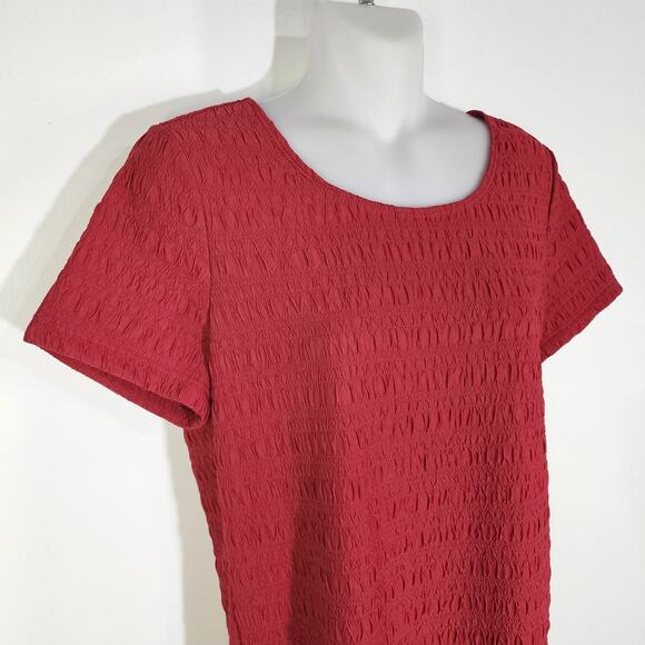 East 5th Womens Top Textured Stretch Red Blouse Short Sleeve Round Neck Medium - Picture 3 of 9